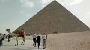Pyramidi.